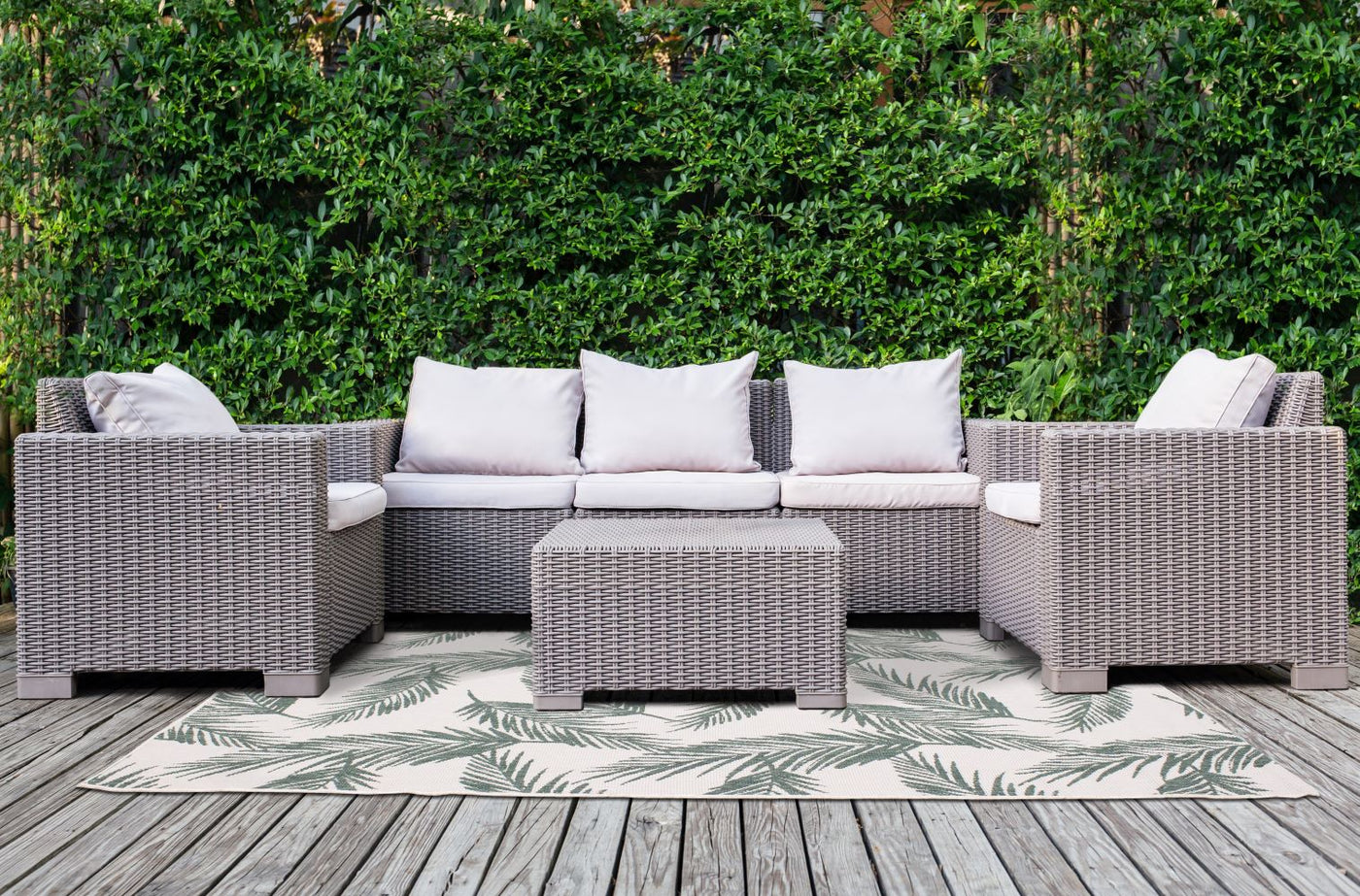 Summer Breeze 5'3" x 7'7" Outdoor Reversible Rug - Green, Leaf Motif