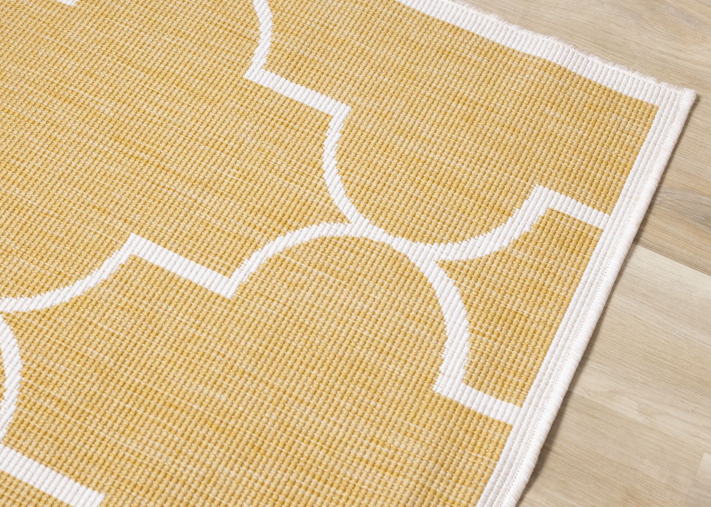 Summer Breeze 5'3" x 7'7" Outdoor Reversible Geometric Rug - Yellow, White