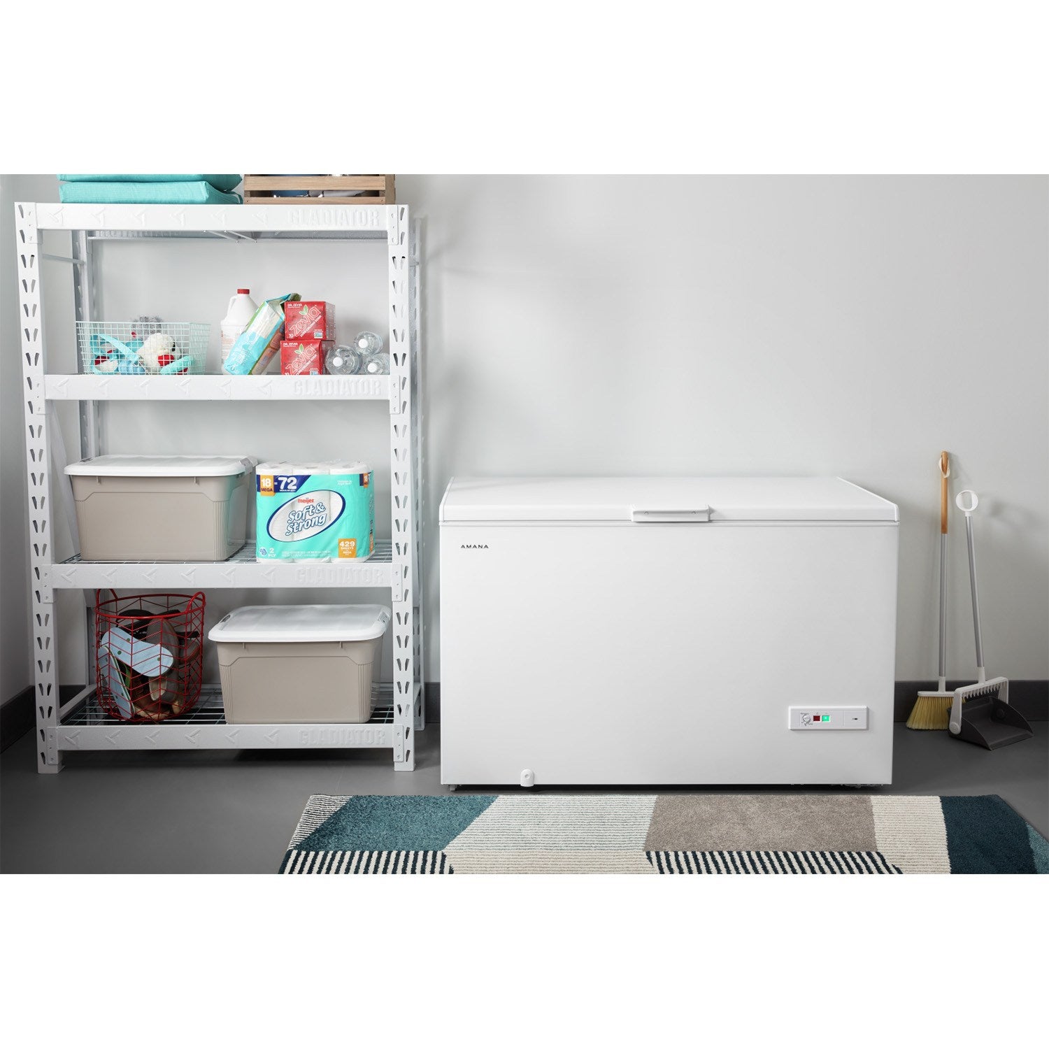 Amana White Chest Freezer (16.00 Cu Ft) - AZC5216LW | Leon's